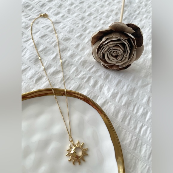 Gold Plated Minimalist Radiant Sun Necklace Sun Charm Pendant Celestial Necklace - Picture 2 of 4